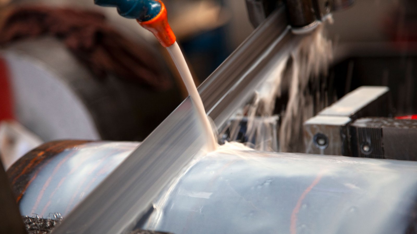 Huile de coupe soluble -l'indispensable pour vos scies
